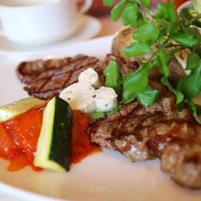 グリルドビーフプレートは外せません！