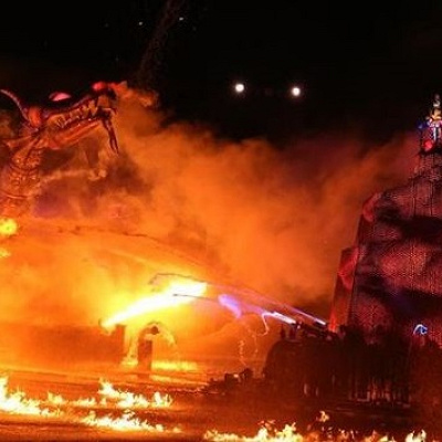 ドラゴンとミッキーの対決シーン