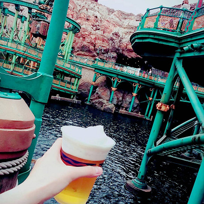 お酒が飲めるのもディズニーシーの楽しみの一つです♡