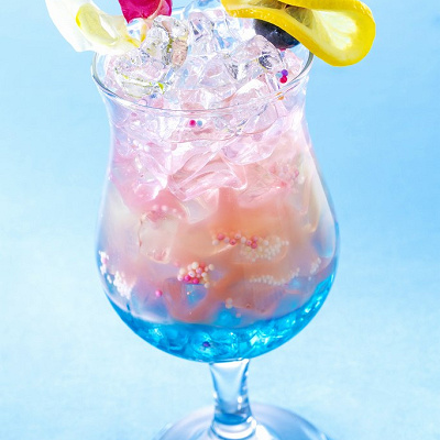 「ダッフィー＆フレンズ20周年：カラフルハピネス」スペシャルドリンク