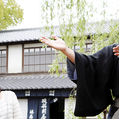 愉快なショーの数々を体験してください！ 