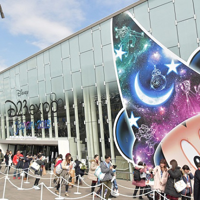 イベント開催中の舞浜アンフィシアターの外観