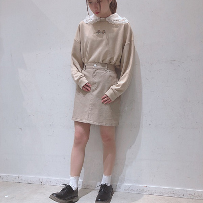 つけ襟のフェミニンディズニーコーデ