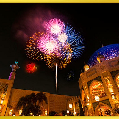 ディズニーシーの夜空を花火が彩ります♪