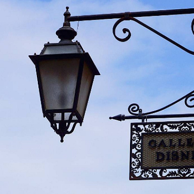 サインボードの隅に注目