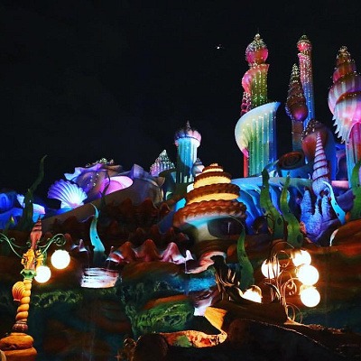 昼間のかわいい雰囲気からロマンチックなスポットへ