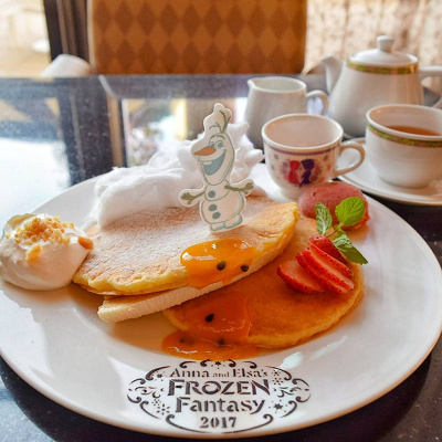 フローズンファンタジー限定メニューのパンケーキ