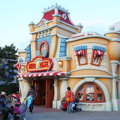 ギャグファクトリー/ファイブ・アンド・ダイムの外観