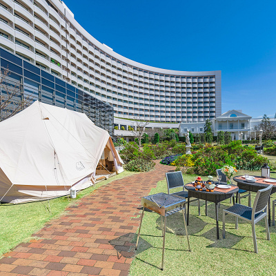 グランピングのテントとBBQ場所