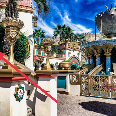 ここの階段を上がります