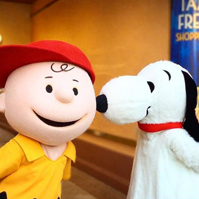 仲良しスヌーピーとチャーリー・ブラウン