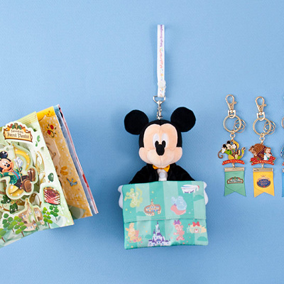 グリーティングカード（1,000円）、ポケットティッシュ入れ（2,200円）、キーチェーン（各1,300円）