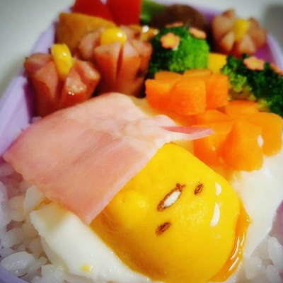 ベーコンの布団で眠るぐでたま弁当