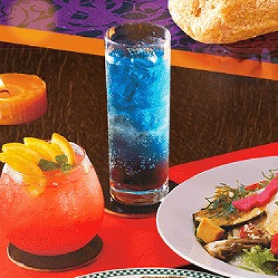 ハロウィーン・ホラー・ナイト～ミックスベリー～（右）とハロウィーン・カーニバル・ハイボール～ブラッドオレンジ～（左）