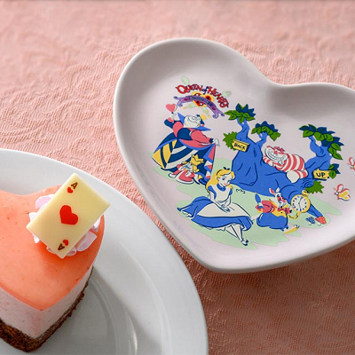 ハートのストロベリームース、スーベニアプレート付き