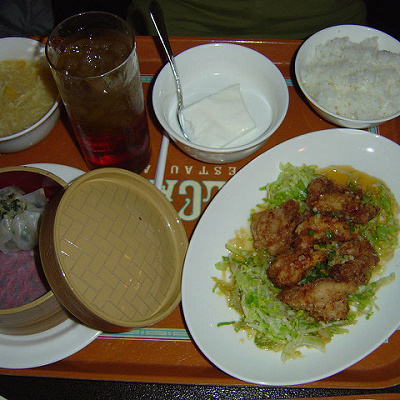 「ヴォルケイニア・レストラン」のボリュームたっぷりでおいしい中華