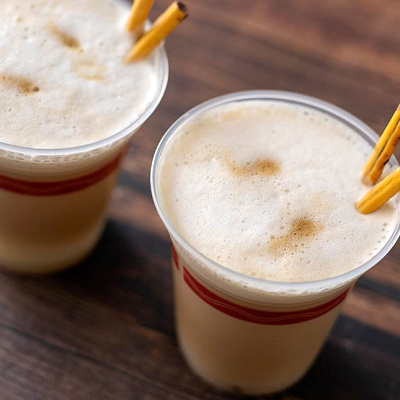 ホットカクテル（ヘーゼルナッツリキュール＆カフェラテ）