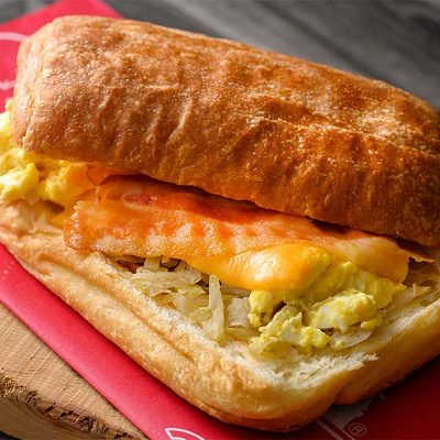 ホットデニッシュサンド(ベーコン、エッグ、チーズ)