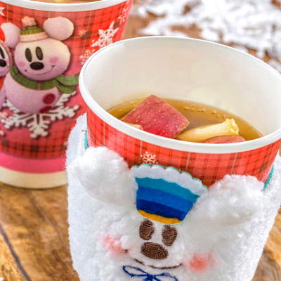 雪だるまミッキーのスリーブ付き　ホットドリンク