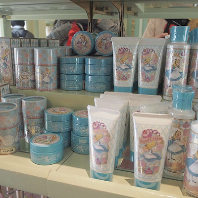 筆者も『不思議の国のアリス』シリーズの香りが大好きです！