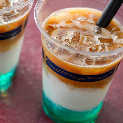 アイスカフェラテ・カクテル（ラム＆マカダミアナッツシロップ）