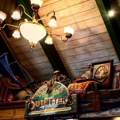 ロストリバーアウトフィッターの店内