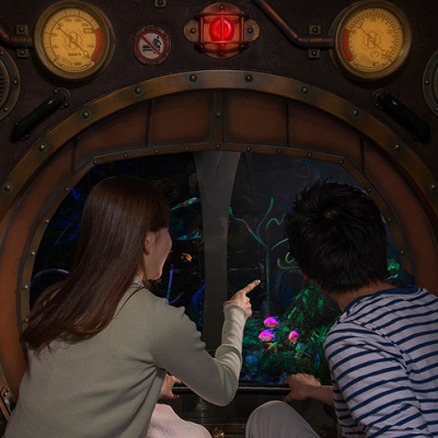 小型潜水艇内の様子