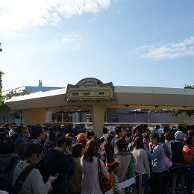 ファストパスの長い列！