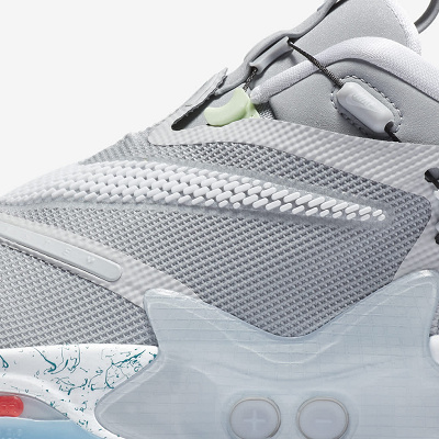 「Nike Air MAG」の面影がある“MAG”