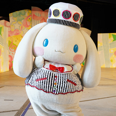 かわいいコスチュームに身を包んだキャラクターたちがたくさん