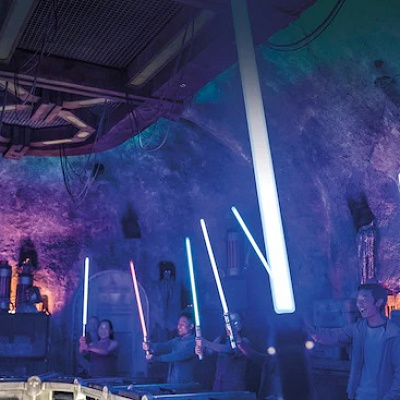 スターウォーズエリアではドロイドやライトセーバーが作れるかも？