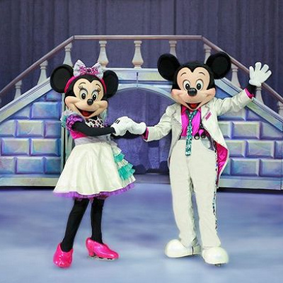 スケートリンクでのミッキー＆ミニー