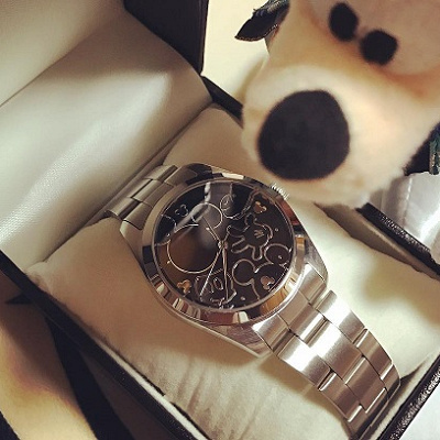 ミッキーのデザインの腕時計