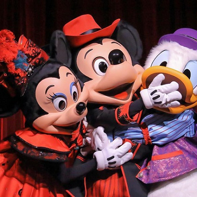 ショーでのミッキー、ミニー、ドナルド