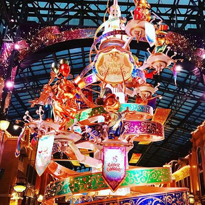 「セレブレーションストリート」のミッキーオブジェ