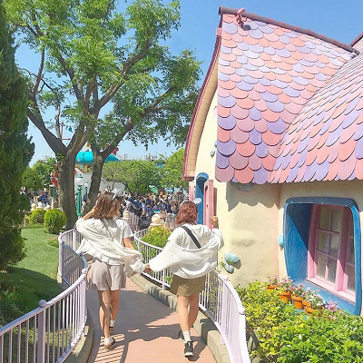 ミニーの家の帰り道ポーズ