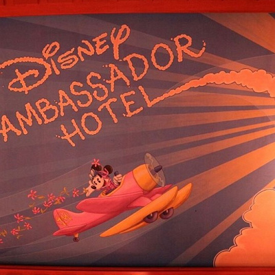 天井からミニーがゲストをお出迎え♪