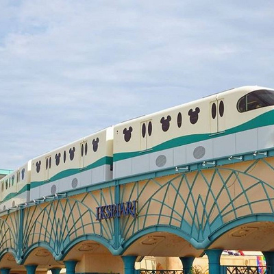 東京ディズニーリゾートを走るモノレール