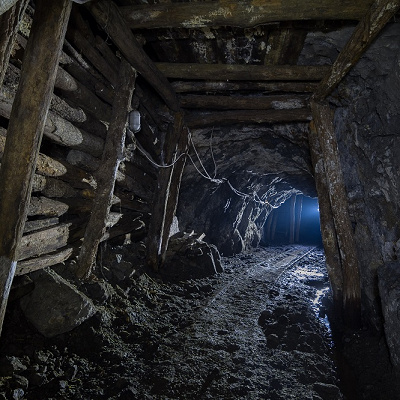 無限廃坑の内観