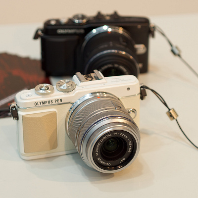 オリンパスミラーレスカメラ：OLYMPUS PEN E-PL7