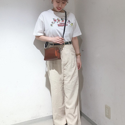 ワントーンの大人ディズニーコーデ