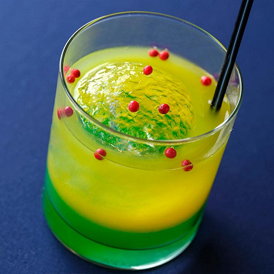 オリジナルカクテル（カカオリキュール、ラム、オレンジ、ピンクペッパー）