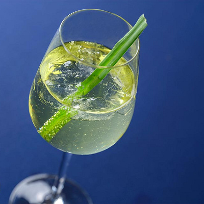 オリジナルカクテル（ウォッカ＆レモン、ハーブリキュール、レモングラス）