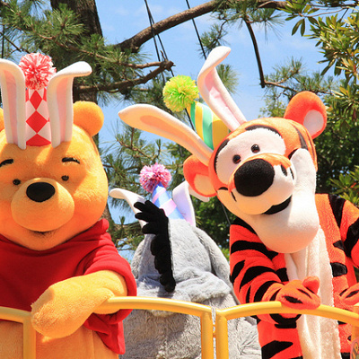 うさぎの耳を付けたプーさんとティガー