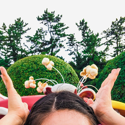 ワゴンの屋根から飛び出ているポップコーン！