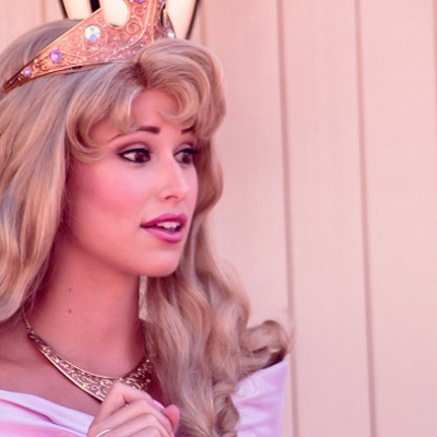 オーロラ姫。ピンクだけでなくブルーバージョンも素敵ですよね。