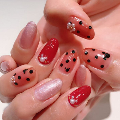 赤×ドットのガ－リーネイル