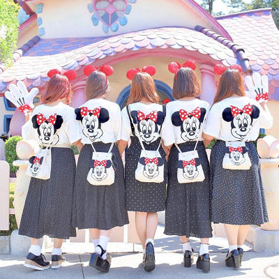 レッド×モノトーンコーデ