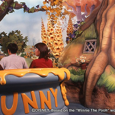 アトラクションのライド中