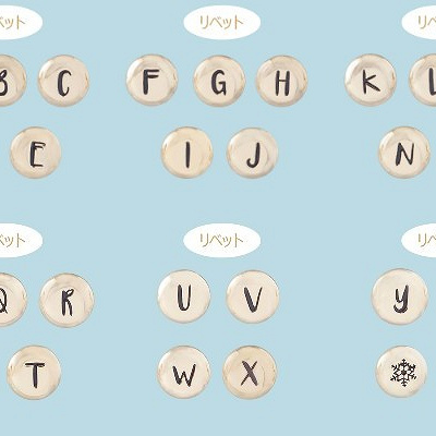 リベットはアルファベットと雪のマーク、35周年ロゴ